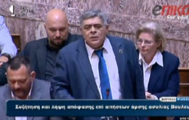 Αθλιότητες Μιχαλολιάκου στην Βουλή: “Σκάσε ρε” (βίντεο)