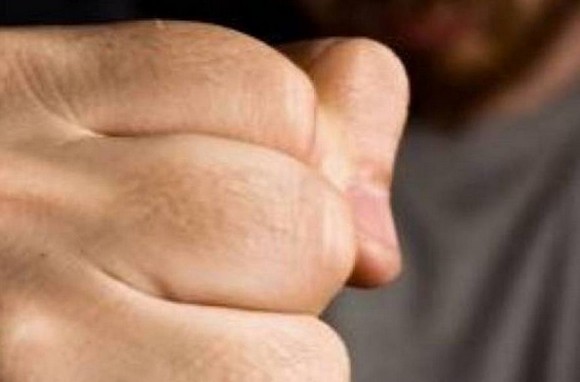 Μετά το τροχαίο με οδηγό 16χρονη έπεσαν μπουνιές