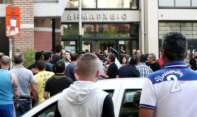 Ο ΣΥΡΙΖΑ καταγγέλλει τους τραμπουκισμούς στη Νέα Φιλαδέλφεια