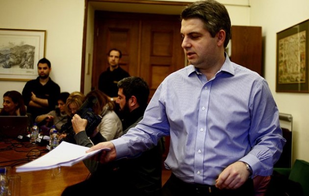 Κωνσταντινόπουλος κατά Σκανδαλίδη για “ειδική μεταχείριση” και “προστασία”