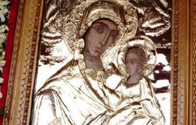 Μοναχός λιθοβόλησε εικόνα της Παναγιάς