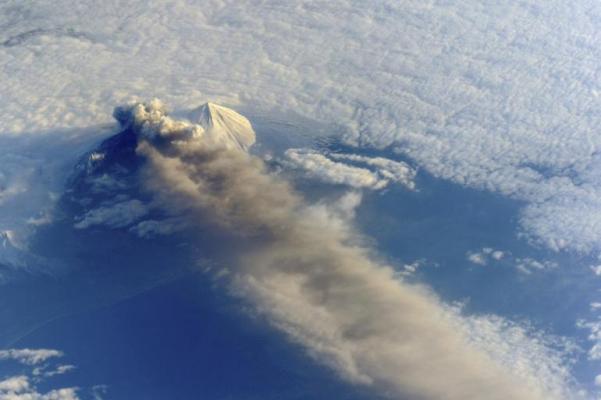 Ακυρώνονται πτήσεις στην Αλάσκα για το ηφαίστειο Παβλόφ