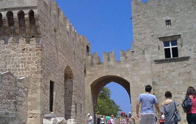 “Ξενοδόχος στη Ρόδο απαιτεί να μην συνδικαλίζονται οι εργαζόμενοι του”