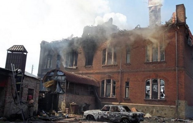 Οι Ουκρανοί πολιορκούν το Σλοβιάντσκ – 4 νεκροί και 7 σοβαρά τραυματίες