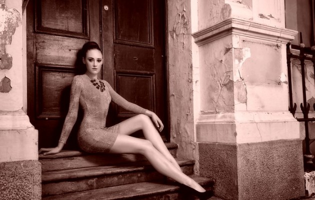 Η Κλόε Καρντάσιαν ντύνεται από την Σοφία Καπίρη (φωτογραφία)