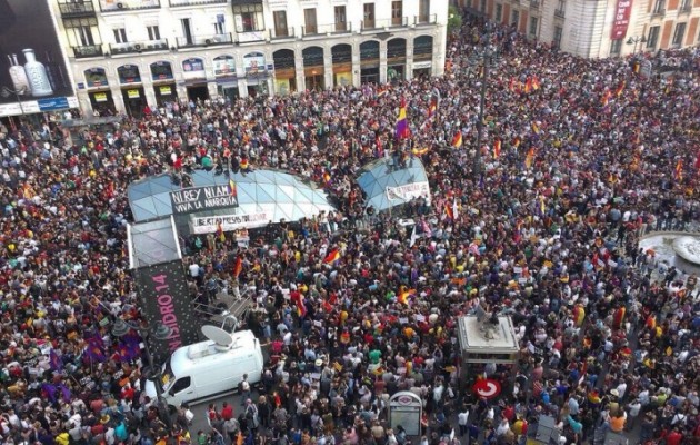 Δημοκρατικός ξεσηκωμός στην Ισπανία: Ο λαός ζητά το τέλος της μοναρχίας