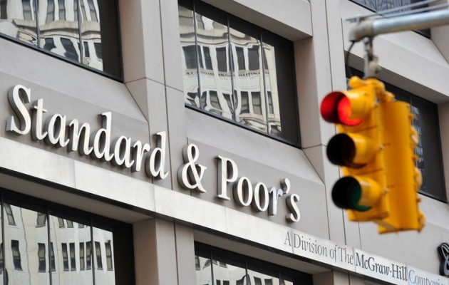 Standard & Poor’s: Δεν θα υποβαθμίσουμε την Ελλάδα αν δεν πληρώσει την ΕΚΤ