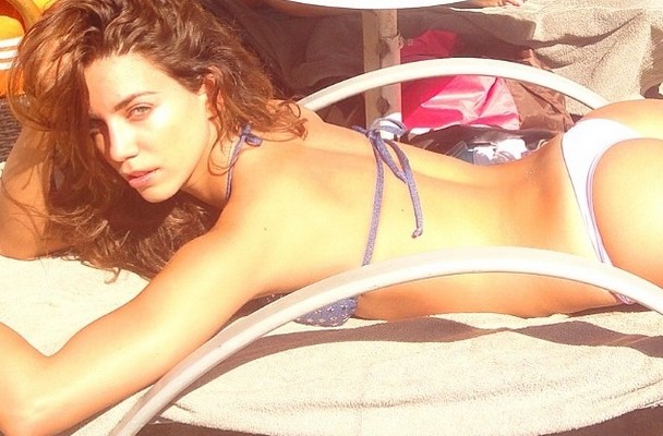 Η Κατερίνα Στικούδη έβαλε φωτιά στο instagram με το καυτό μπραζίλιαν