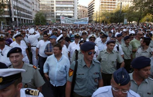 Υπόσχονται να δώσουν τις αυξήσεις στους ένστολους