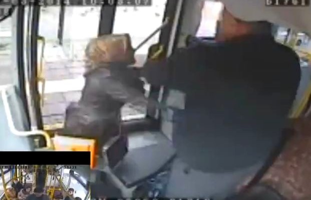 Τουρκία: Προσοχή οι οδηγοί των λεωφορείων… βαράνε (βίντεο)