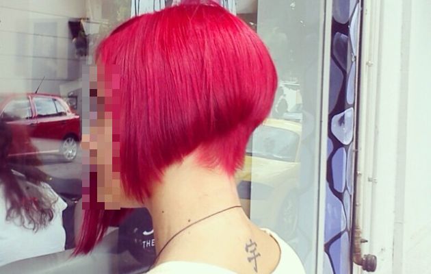 Μάντεψε ποια Ελληνίδα ηθοποιός έβαψε έτσι τα μαλλιά της