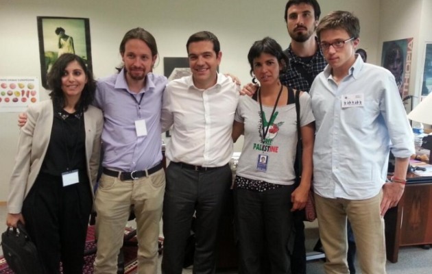 Ο Τσίπρας ποζάρει με τους Ισπανούς Αγανακτισμένους (Podemos)