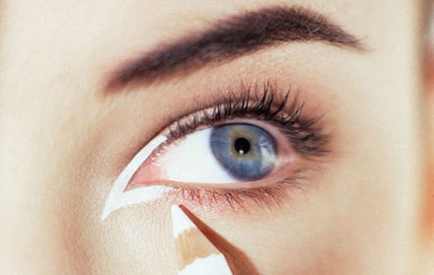 Για τα μάτια σας μόνο! Το λευκό μολύβι κάνει θαύματα
