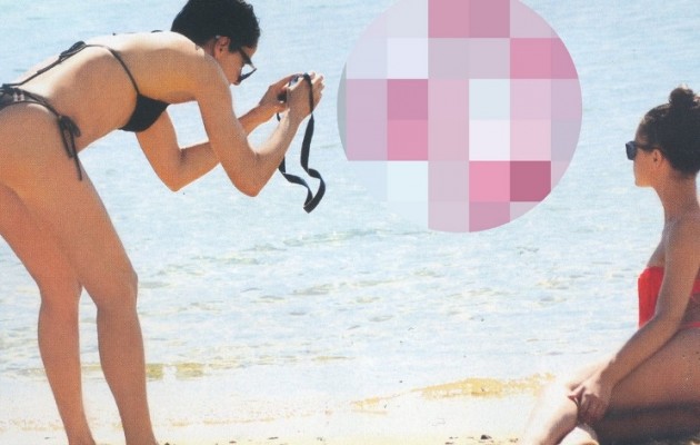 Μαμά και κόρη έπαιζαν στην παραλία τα μοντέλα!