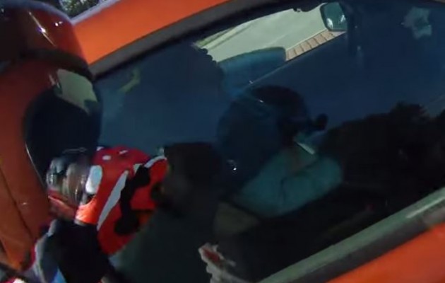 ΗΠΑ: Κοιμόταν στο φανάρι και δεν ξεκινούσε (βίντεο)