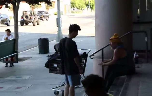 Συγκλονιστικό βίντεο: Ο έχων δύο χιτώνες… δεν δίνει κανένα