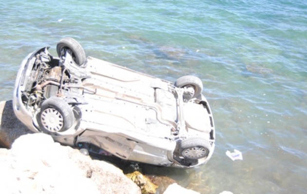 Ζάκυνθος: “Άγιο” είχε οδηγός που έριξε το αυτοκίνητό του στα βράχια