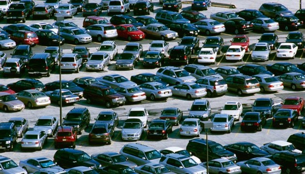 Χωρίς φόρο πολυτελείας τα εισαγόμενα αυτοκίνητα άνω των 10 ετών