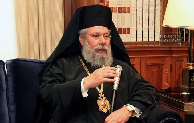 Ο Αρχιεπίσκοπος Κύπρου καταγγέλλει τις φατρίες που θέλουν τον έλεγχο της Τράπεζας Κύπρου