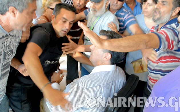 Εξαγριωμένοι οι κάτοικοι στο Μεσολόγγι, την έπεσαν στον διοικητή του νοσοκομείου!