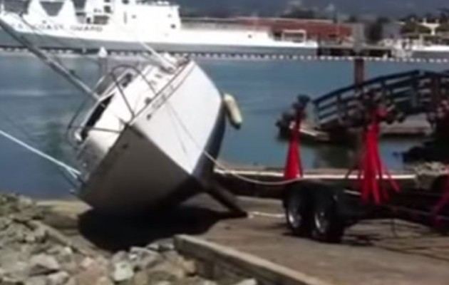 Καράβια βγήκαν στην στεριά… με λάθος τρόπο (βίντεο)