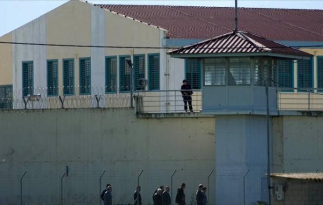 Πλήρως… αρματωμένοι με αυτοσχέδια όπλα οι κρατούμενοι στα Τρίκαλα