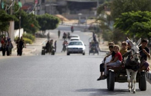 Δραματικές εικόνες από τη Γάζα: Κατά χιλιάδες εγκαταλείπουν τα σπίτια τους