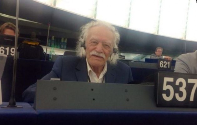 O Μανώλης Γλέζος στα έδρανα του Ευρωπαϊκού Κοινοβουλίου