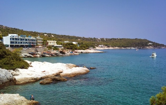 Αίθριος και ζεστός σήμερα ο καιρός με λίγες βροχές στα βόρεια