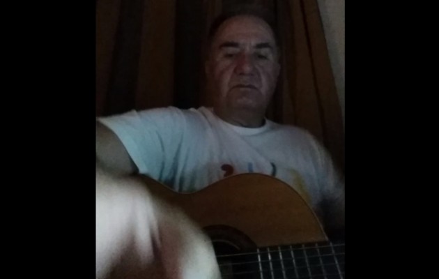 Απίστευτο ΒΙΝΤΕΟ: Ο Κατσανέβας έγραψε στίχους για τη Μέρκελ και τραγουδά ο ίδιος!