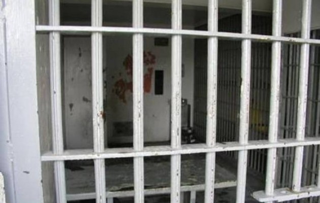 Ισοβίτης βρέθηκε κρεμασμένος στο κελί του στις φυλακές Δομοκού