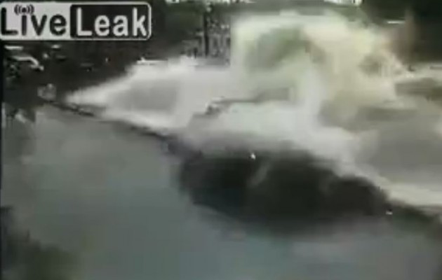 Βομβάη: Όσα παίρνει η… θάλασσα (βίντεο)