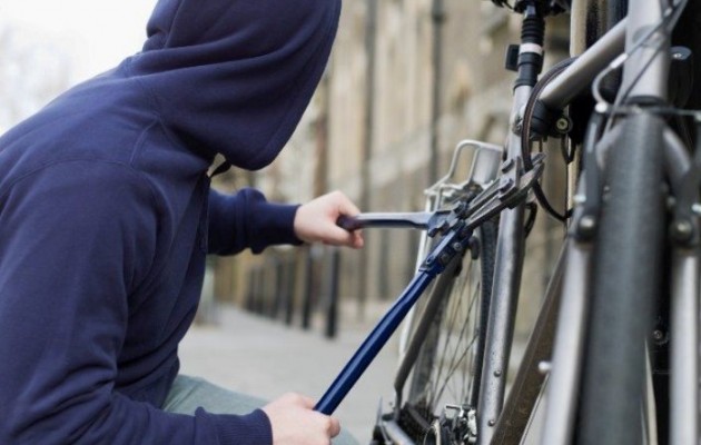 Λάρισα: 14χρονη έδιωξε με τις κλωτσιές επίδοξο κλέφτη