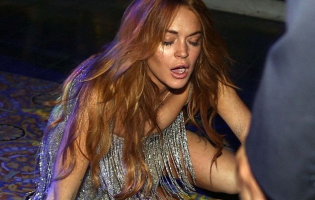 Η Λίντσεϊ Λόχαν  έπεσε πάλι… πολύ χαμηλά (φωτογραφίες)