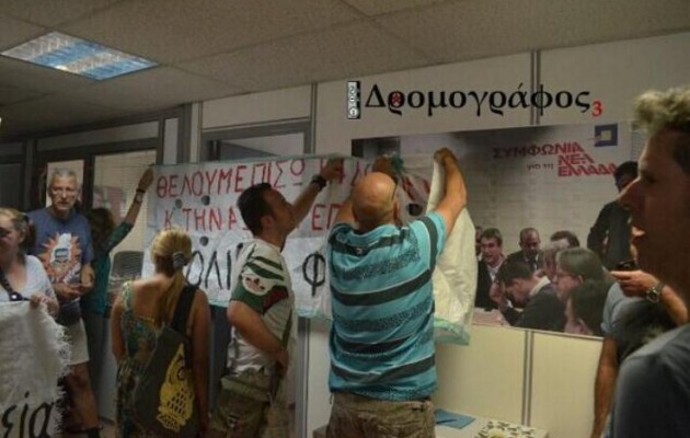 Αιφνιδιαστικά στο γραφείο του Λοβέρδου καθηγητές και σχολικοί φύλακες