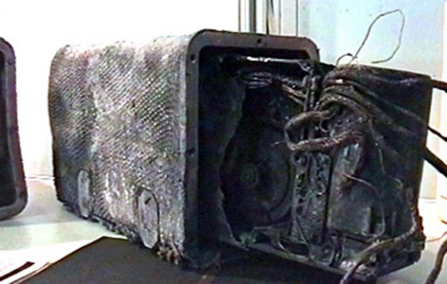 Οι αντάρτες έχουν στα χέρια τους αντικείμενα που μοιάζουν με μαύρα κουτιά!