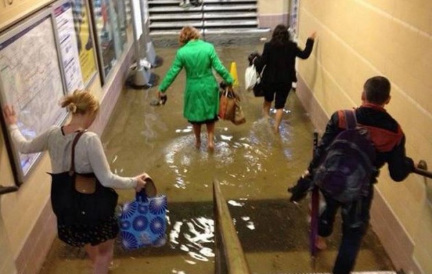 Λονδίνο: Ξεπέρασε το ένα μέτρο το νερό στο Μετρό (βίντεο)