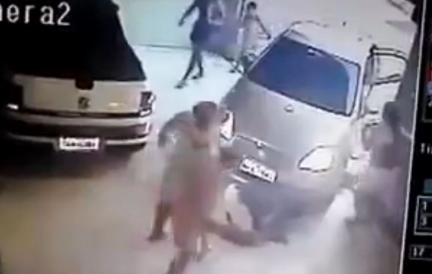 Βραζιλία: Αυτοκίνητο περνά πάνω από βρέφος που ξέφυγε από την μάνα του (βίντεο)
