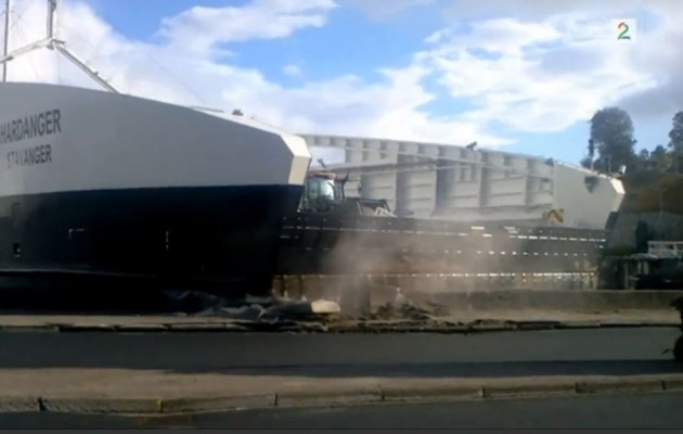Νορβηγία: Πλοίο με… σπασμένα τα φρένα πέφτει στην στεριά (βίντεο)
