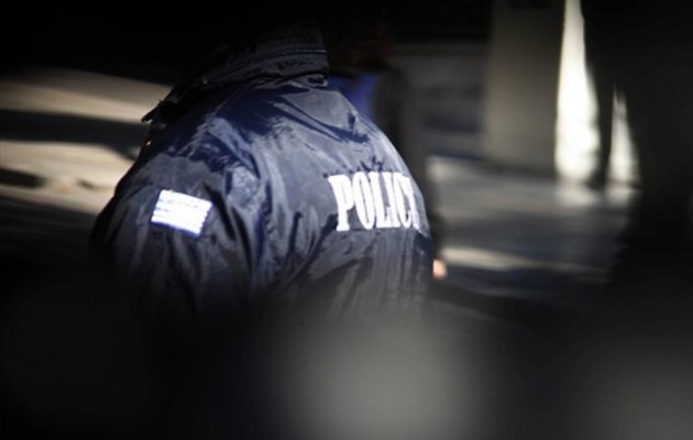 Αστυνομικός διακινούσε ναρκωτικά σε κρατητήρια της Αττικής