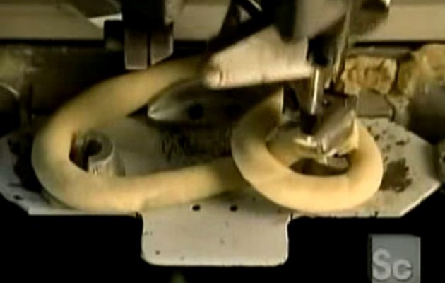 Κώλυμα: Δείτε πως φτιάχνονται τα νόστιμα μπρέτσελ (βίντεο)