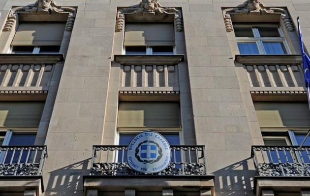 Βερολίνο: Οι πυρήνες της φωτιάς έκαψαν το αυτοκίνητο Έλληνα διπλωμάτη