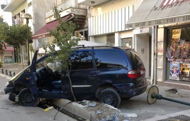 Καρφώθηκε στην κολόνα!