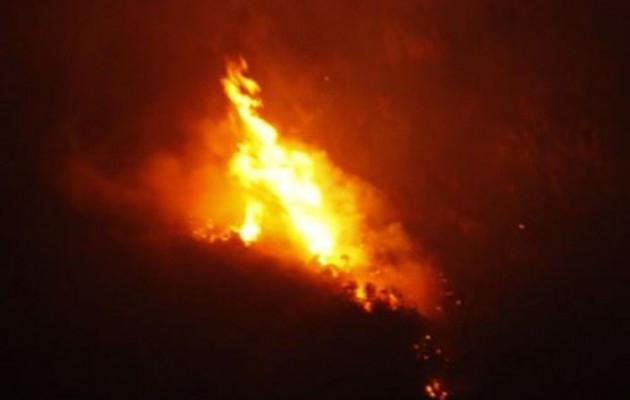 Όλη νύχτα πάλευαν με τις φλόγες στην Κρήτη