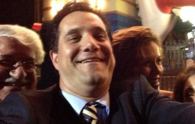 Ο Άδωνις απειλεί οικογενειάρχες εργάτες της ΔΕΗ με απόλυση!