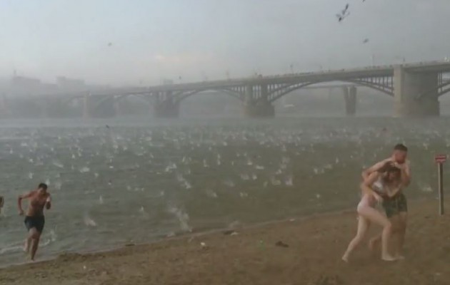 Σιβηρία: Σκηνές αποκάλυψης με χαλάζι στους… 37 βαθμούς Κελσίου  (βίντεο)