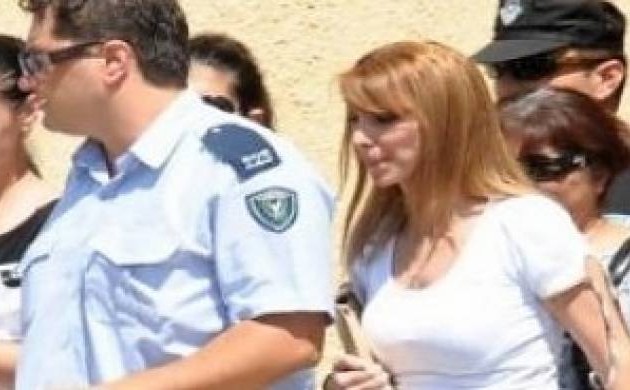 Έλενα Σκορδέλη: Η φυλακισμένη παρουσιάστρια δέχθηκε επίθεση από συγκρατούμενή της!