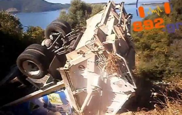 Σκουπιδιάρικο του Δήμου Ηγουμενίτσας έπεσε σε γκρεμό