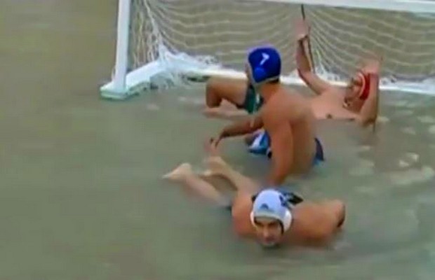 Πόλο στον δρόμο: Το νέο άθλημα στην πλημμυρισμένη Κροατία (βίντεο)