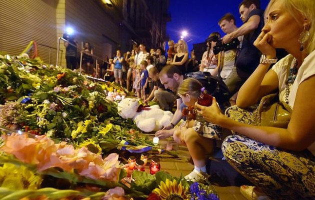 Βαρύς θρήνος στην Ολλανδία για τους 173 νεκρούς της στο Boeing που καταρρίφθηκε